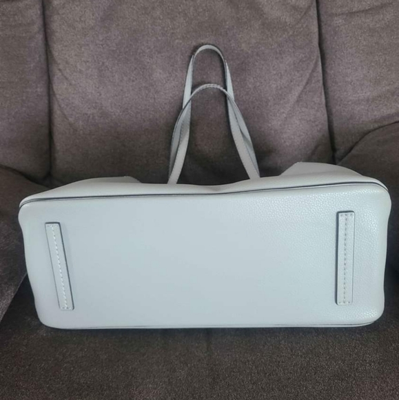 Marc Jacob Editor Leather Tote Purse - Picture 7 of 9